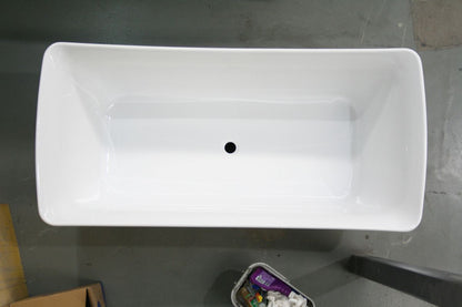 Lanark Bath Free Standing Dani White