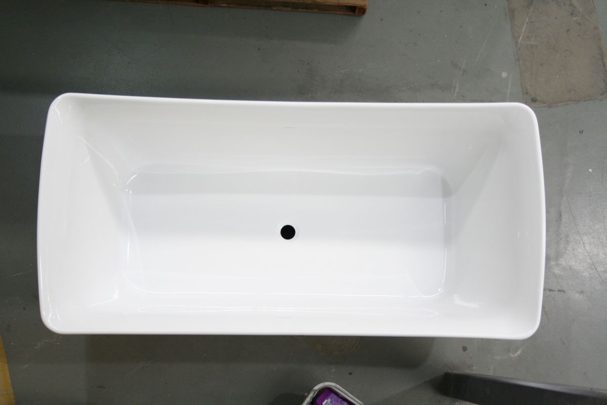 Lanark Bath Free Standing Dani White
